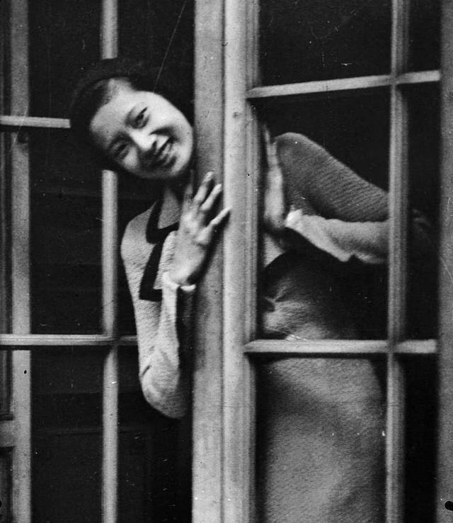 直击越南末代皇后的真容,略施粉黛就足以倾国倾城