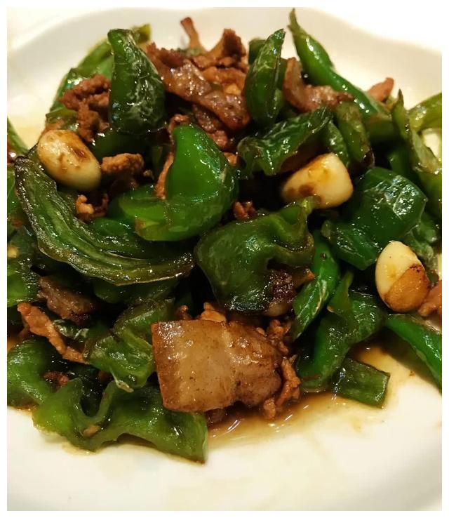 辣椒炒肉是先炒肉还是先炒辣椒今天有答案了看大厨教你做菜