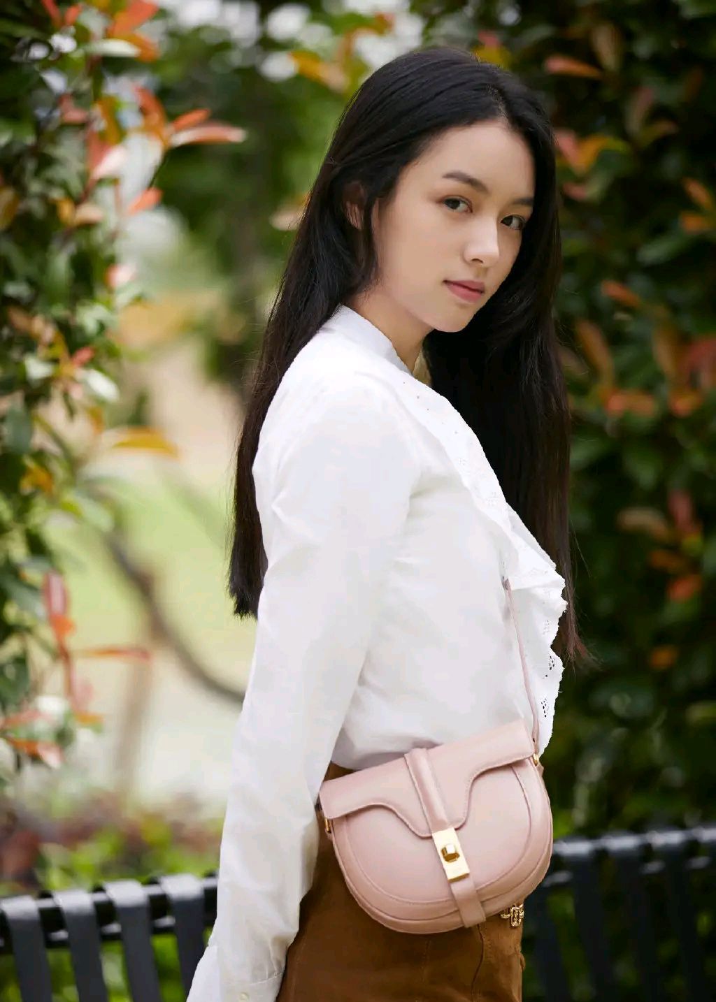 周也精美壁纸:浪漫温柔又甜美清新,十分迷人!