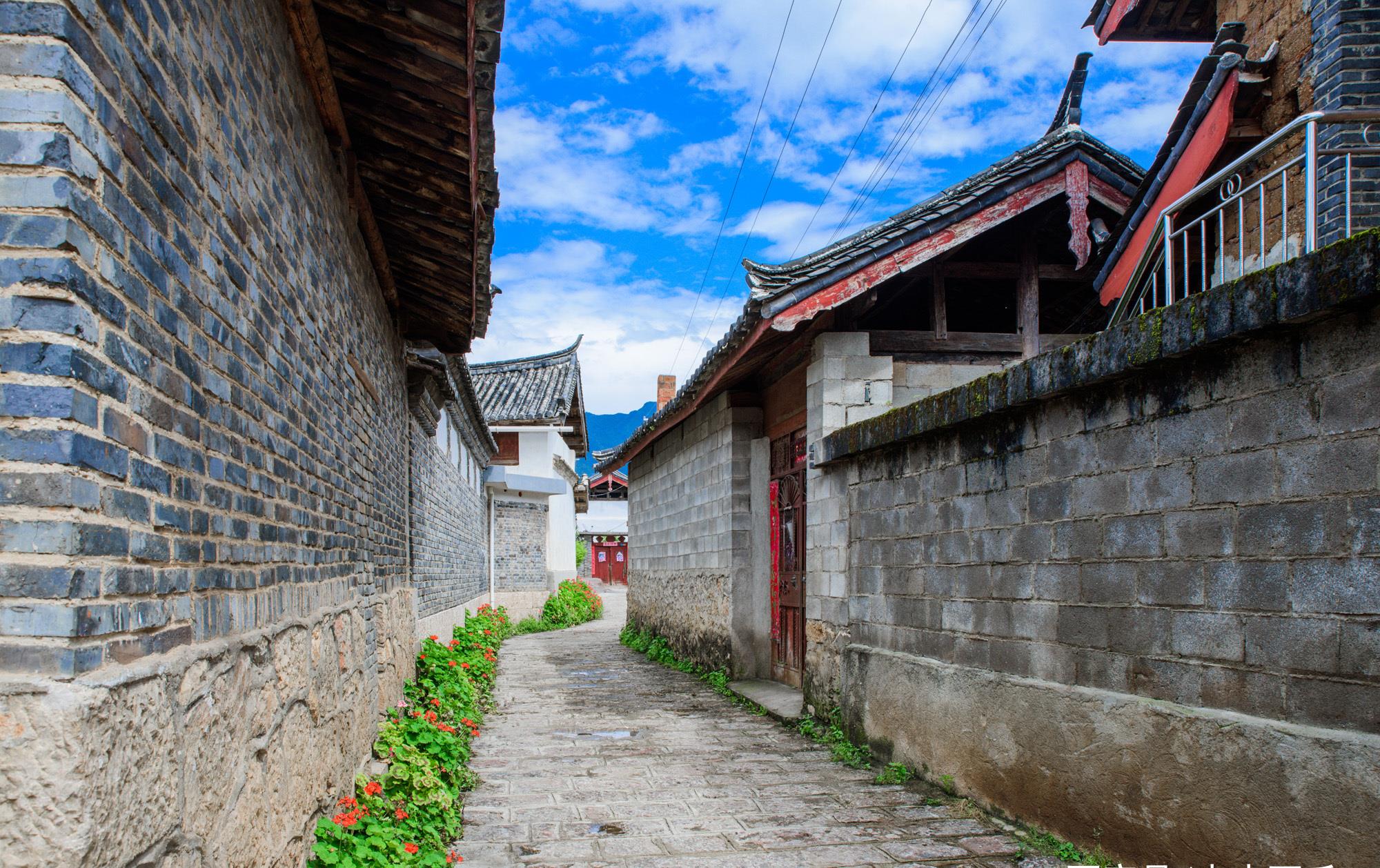丽江藏着一处原生态的古村落,极少数人知晓,就位于玉龙雪山脚下
