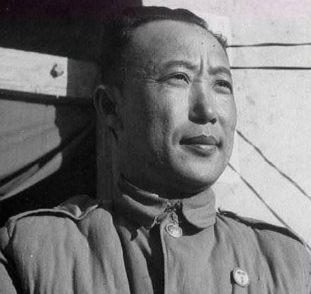 小兵活捉一名敌军，开国少将觉得此人不简单，一审才发现是敌司令休闲区蓝鸢梦想 - Www.slyday.coM