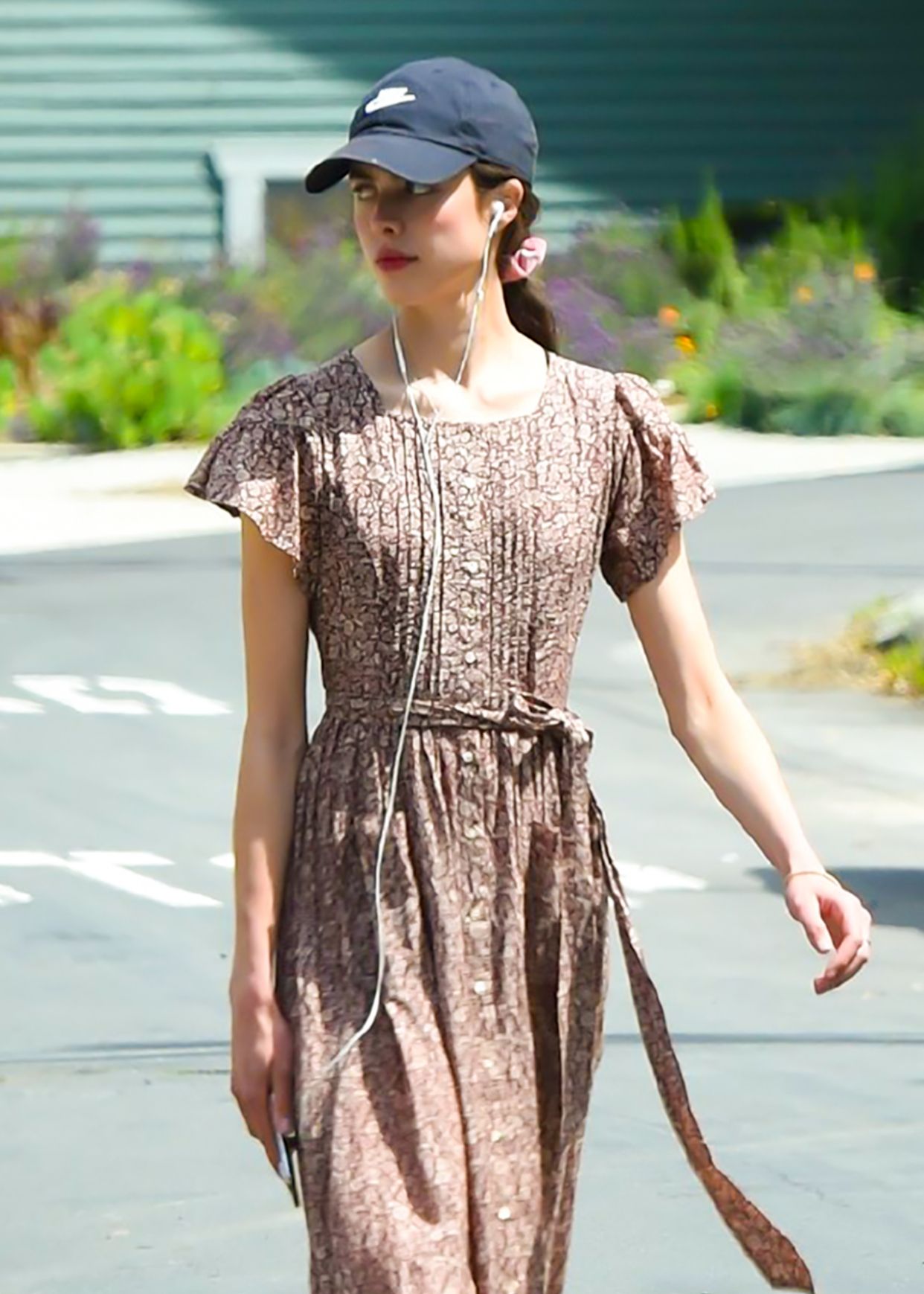 明星玛格丽特margaret 身穿印花长裙现身洛杉矶街头_高清图集_新浪网