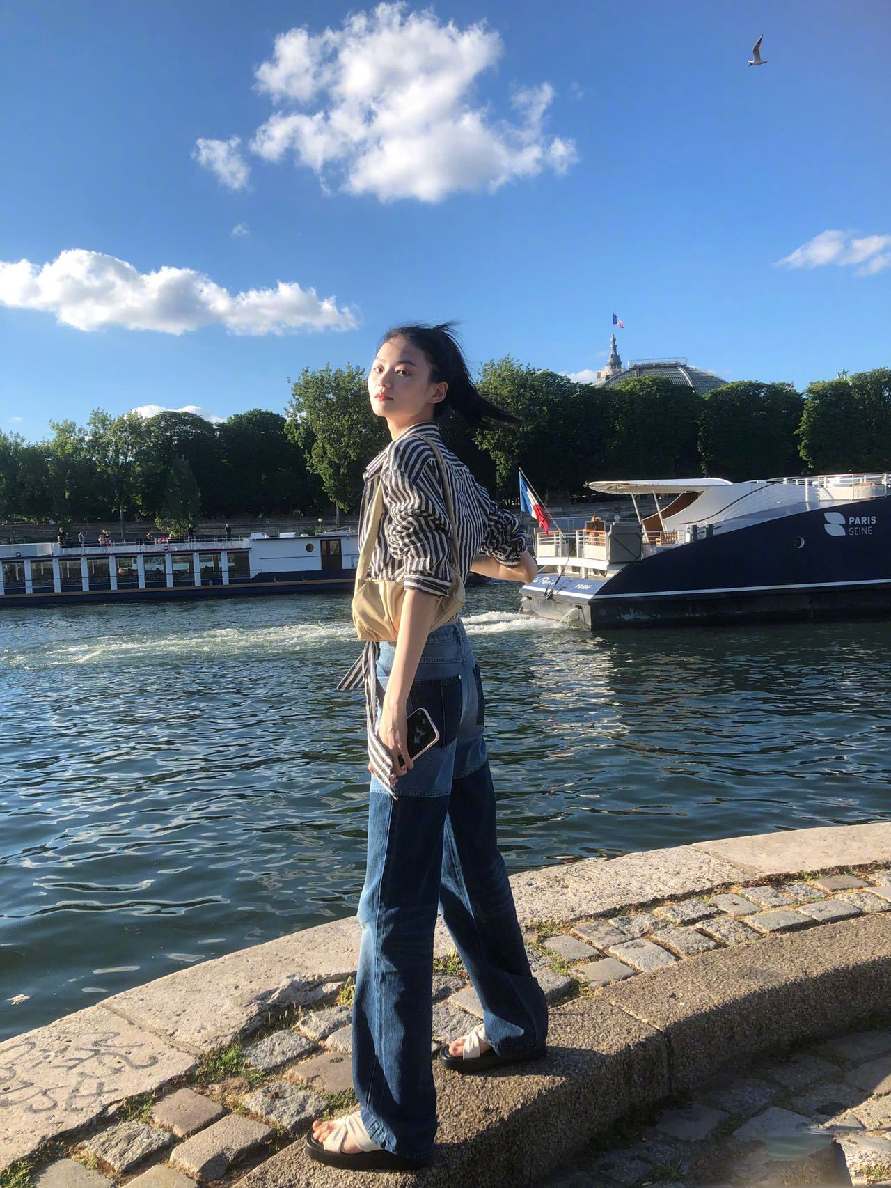 贺聪自拍美图上线牛仔裤日常百搭又甜又野的吊带上身一秒入夏