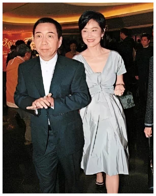 她是邢李原前妻四婚四离活得潇洒自在与前夫现任林青霞做朋友