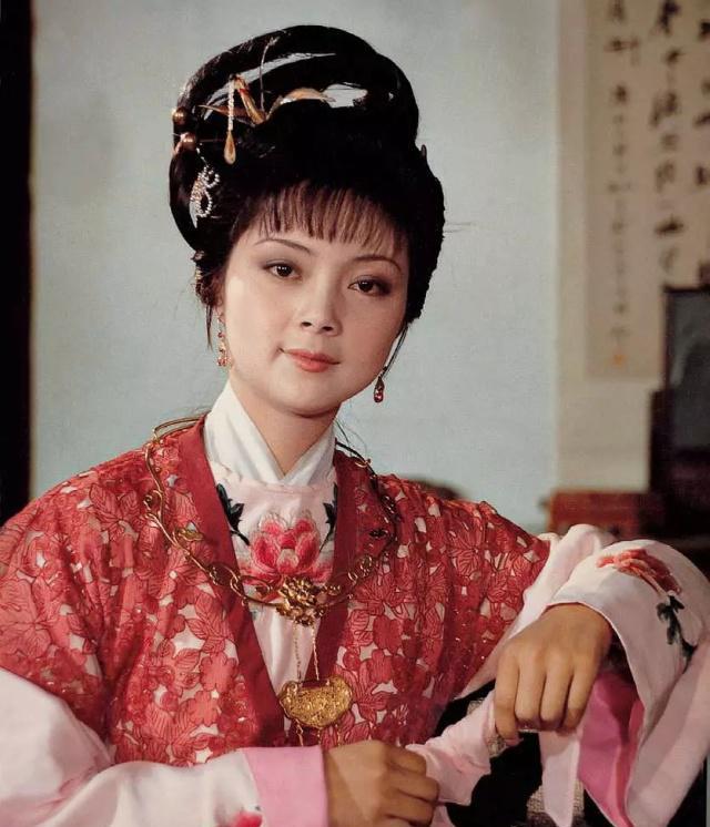 红楼梦薛宝钗情绪崩溃,哭了一夜,究竟为了谁?