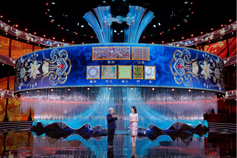 正文  11月7日晚19:10央视综艺频道(cctv-3)《衣尚中国》正式迎来了