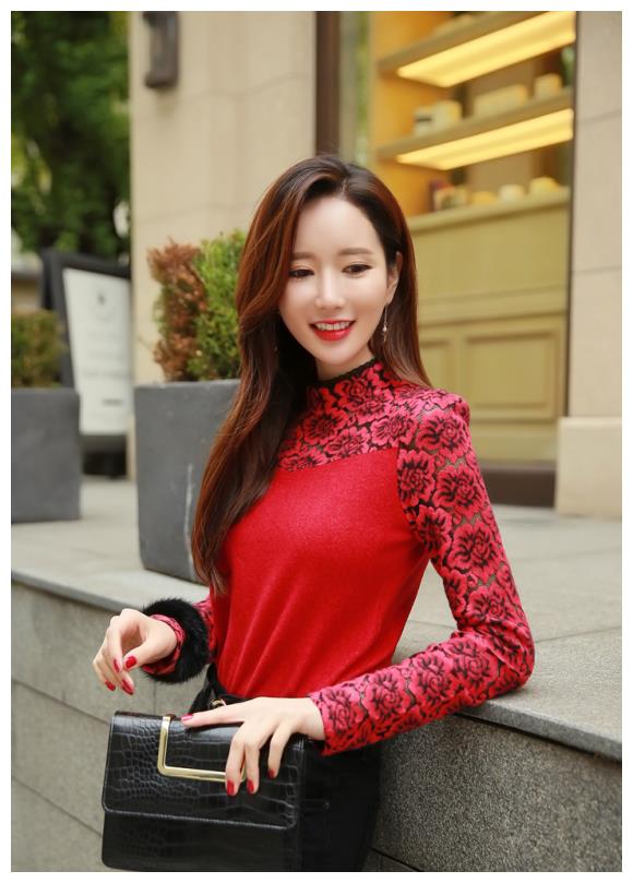 晴天美图:李妍静,红色加绒蕾丝拼接长袖上衣