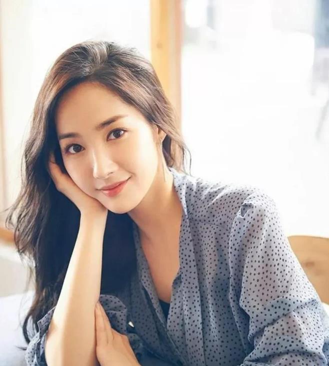 冻龄女神可以完美演绎女学生的30岁韩国女演员