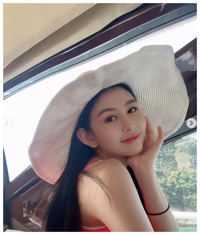 邱淑贞女儿沈月万圣节cos九尾妖狐,身材性感比妈妈还有料