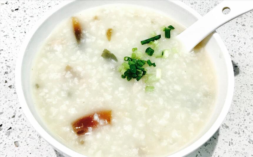 皮蛋瘦肉粥,切忌直接下锅煮,粤菜师傅教你3招,鲜美浓稠还不腥