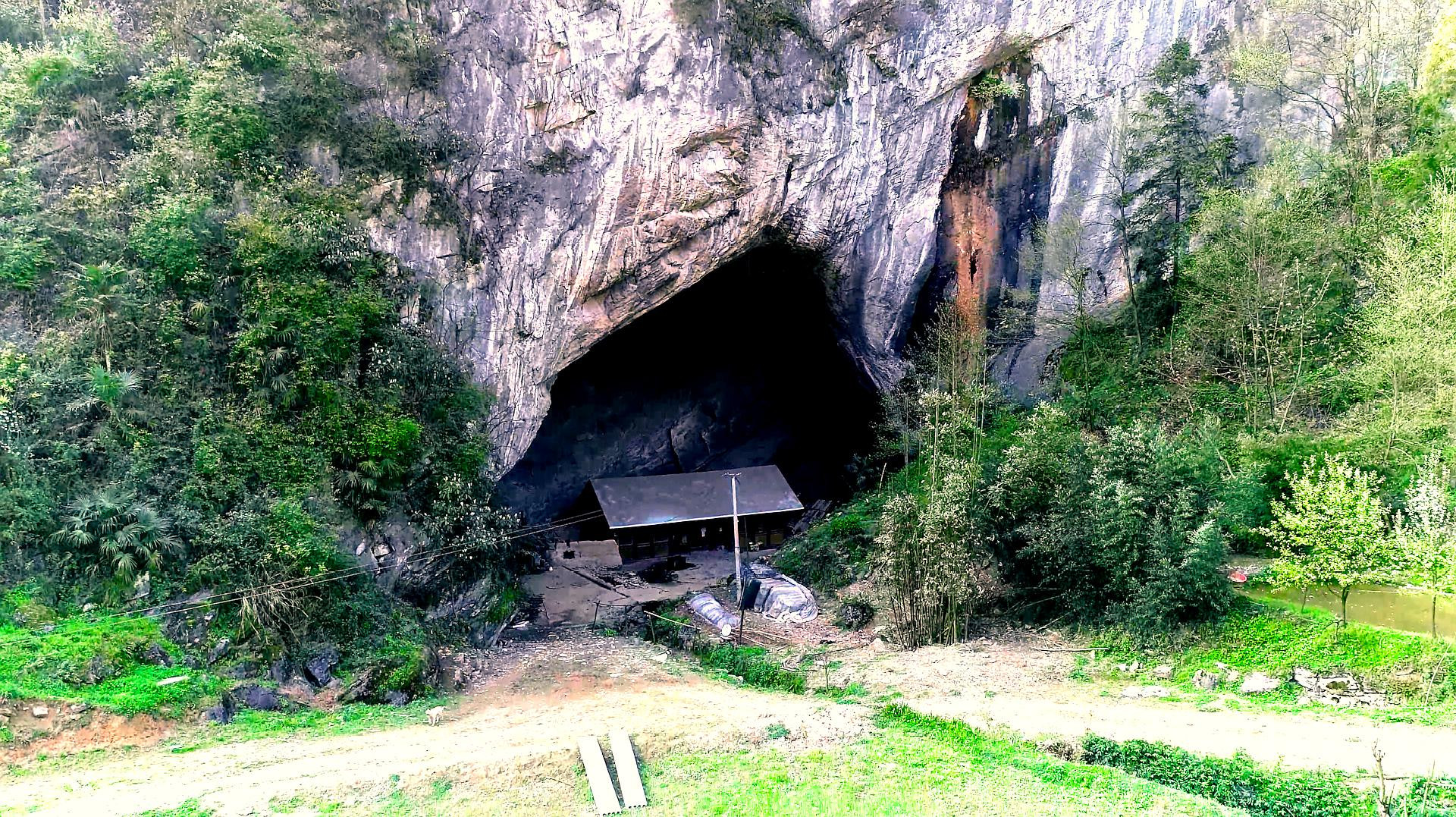 州一户隐居山洞生活百余年给钱都不走内景曝光才知别有洞天