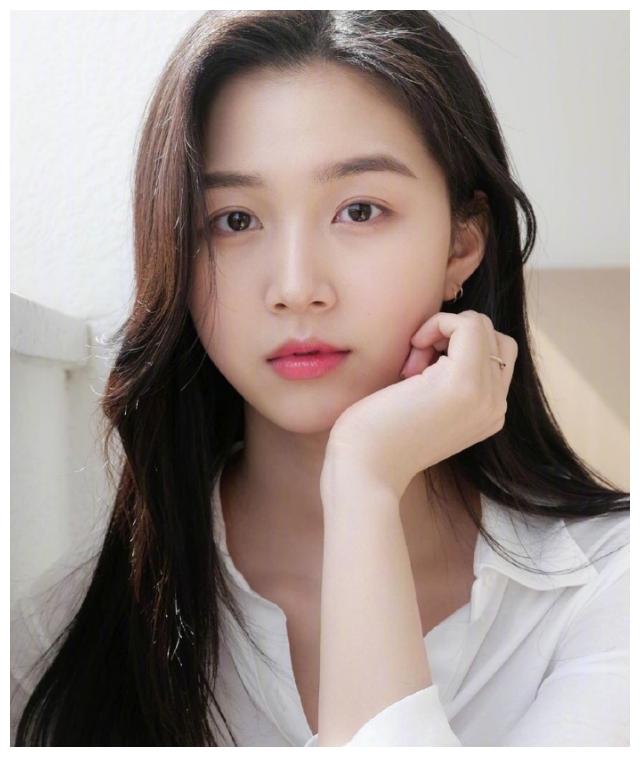 多才多艺颜值高的yg kplus旗下00年的模特严艺珍发烧phone讯珠珠 2020