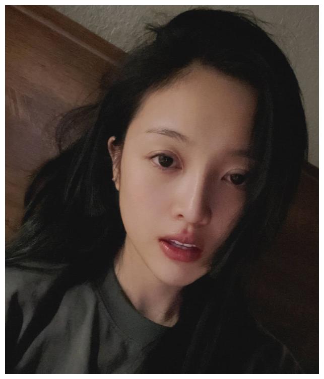 吴宣仪回应不化妆被网友吐槽丑,称我就是不想化妆。休闲区蓝鸢梦想 - Www.slyday.coM 吴宣仪回应不化妆被网友吐槽丑,称我就是不想化妆。休闲区蓝鸢梦想 - Www.slyday.coM