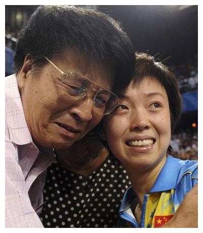 结婚10年一子一女,如今58岁丈夫老态尽显|张怡宁|徐威|老态_新浪新闻