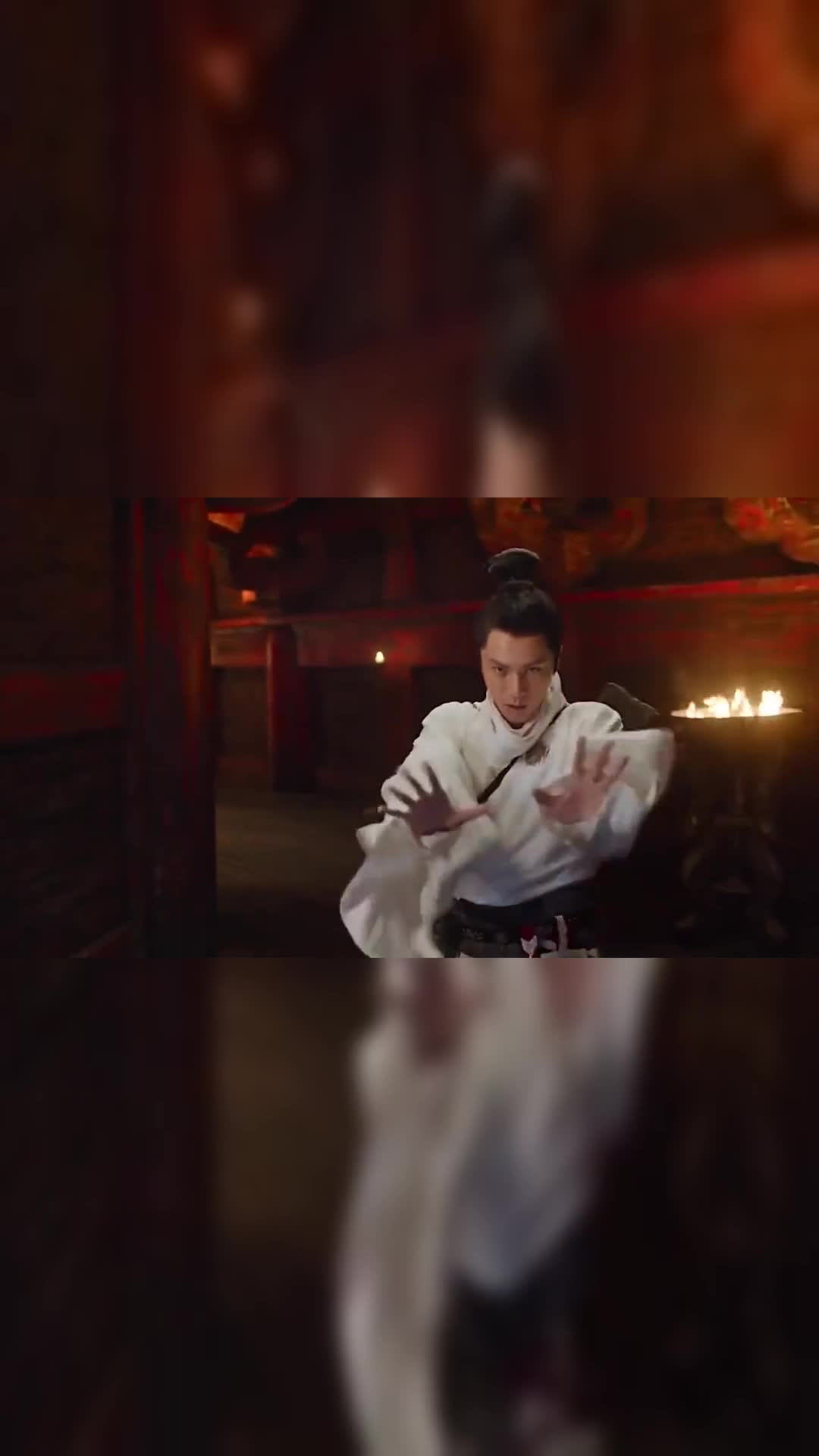 周公子揭开斗篷的那一刻帅到我了,好怕他说:在下雨化田|影视|电影|电视剧_新浪新闻