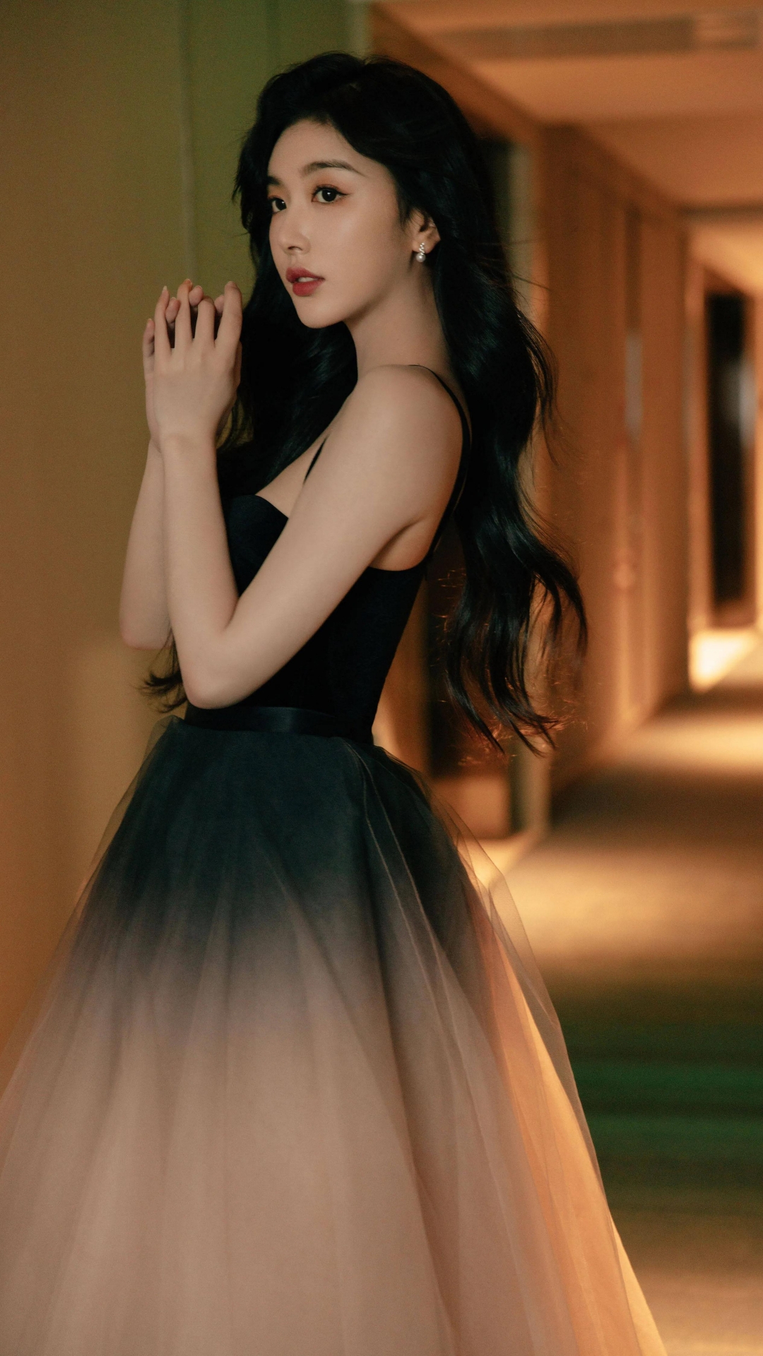 孙雪儿没有华丽的修饰,梧高凤必至,花香蝶自来