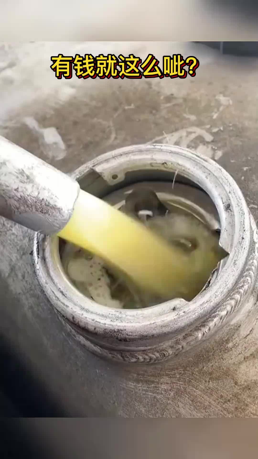 有钱人都这样加油？加完了还洗车？简直太土豪了！