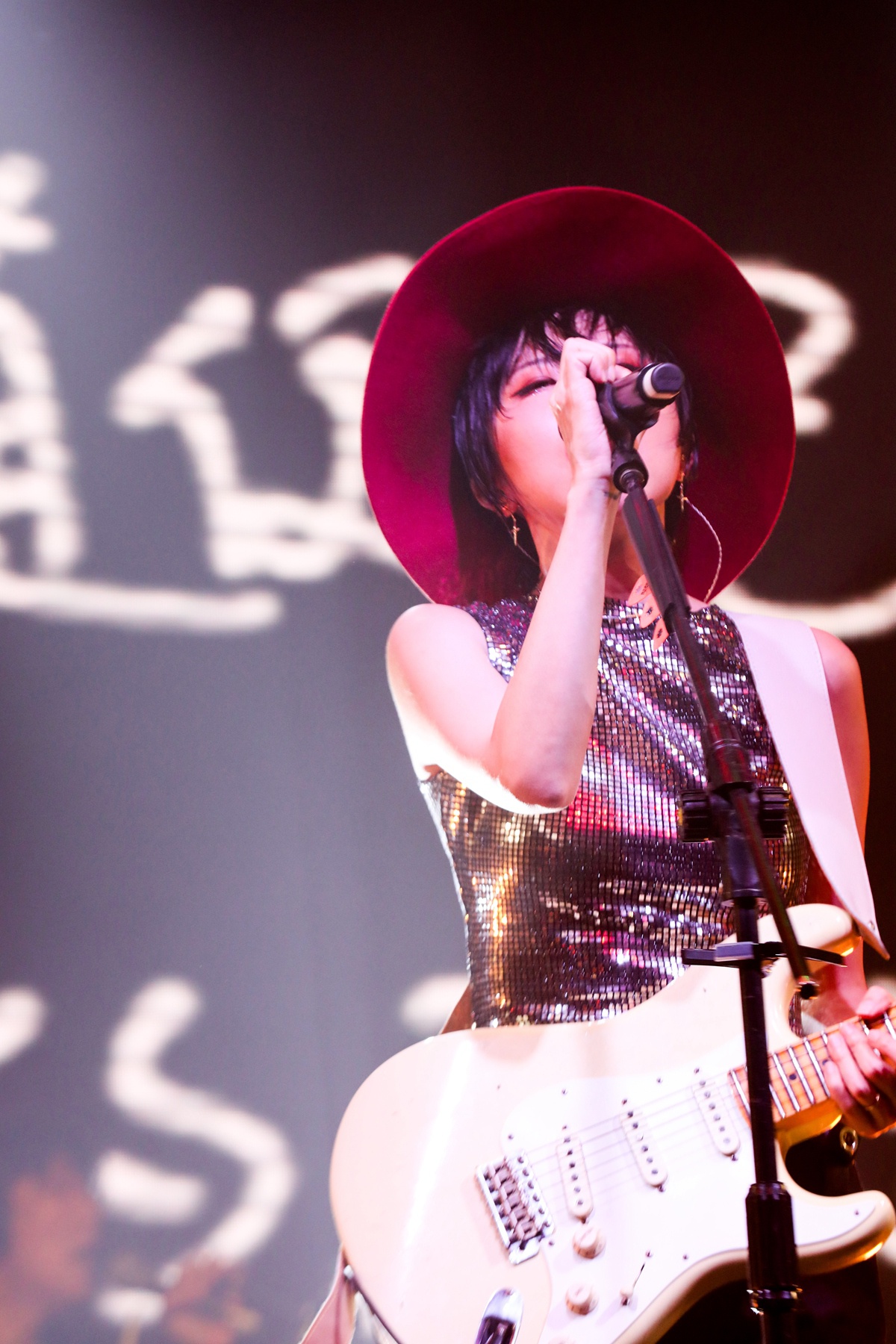 五条人后海大鲨鱼木马齐狂欢夏天的摇滚派对燃炸现场