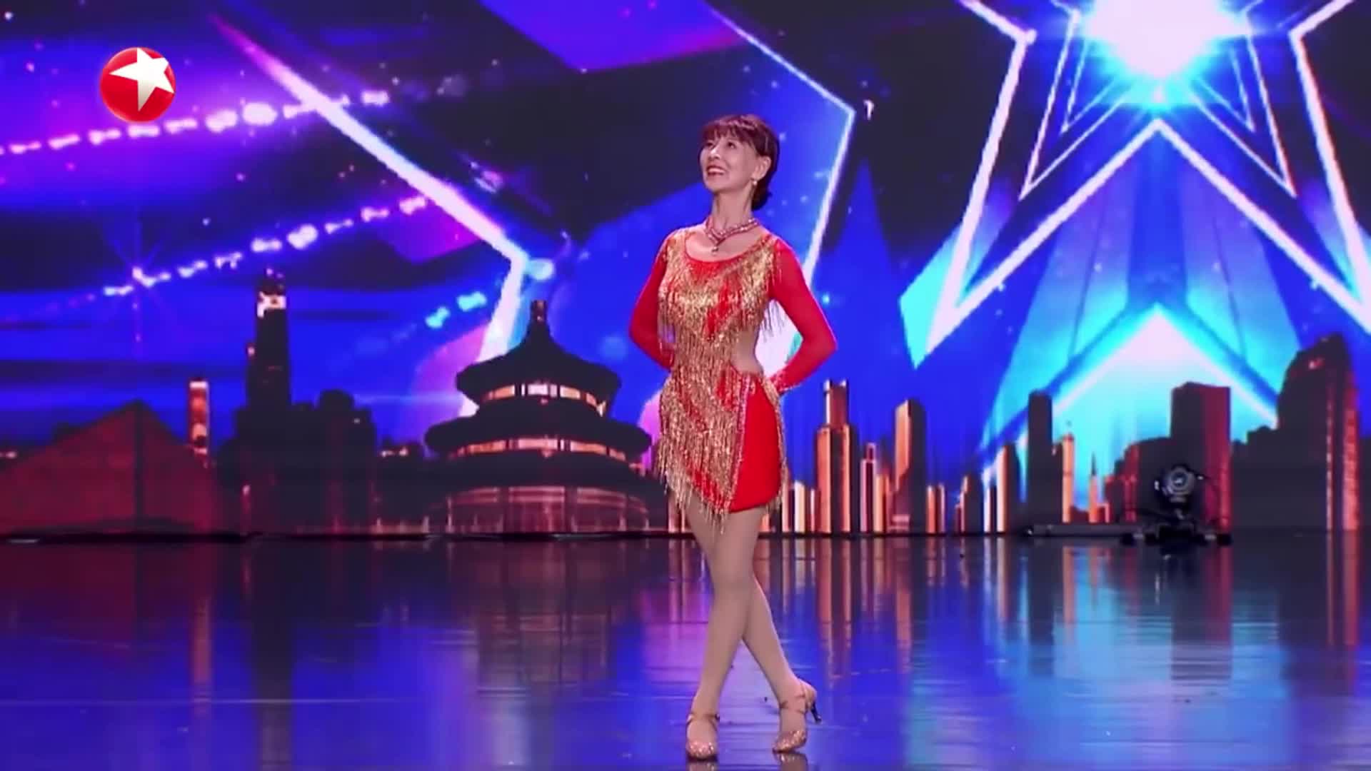 中国达人秀:78岁老奶奶上达人秀,跳火辣拉丁舞,逗乐沈腾