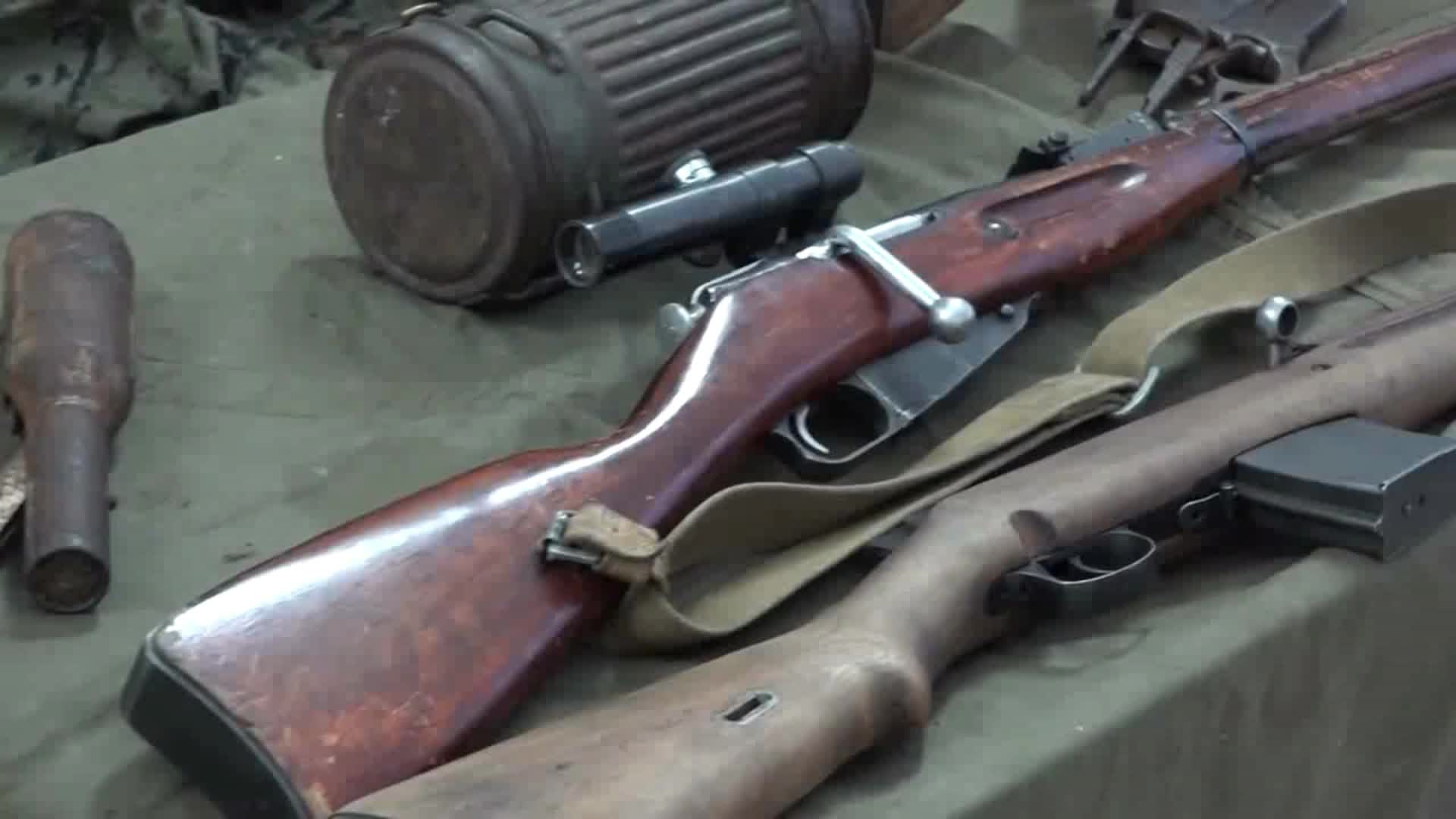 都在挖土党的展览会上