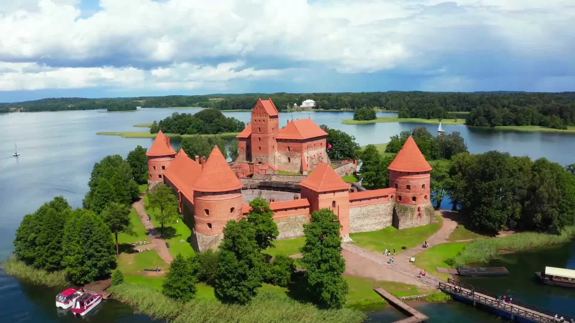 [周杰伦]深情唱起《威廉古堡》歌词优美,希望你快乐