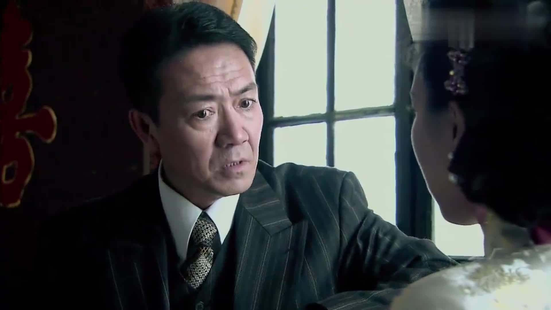 旗袍尚小兰下班回家发现被人跟踪这个情况令她紧张