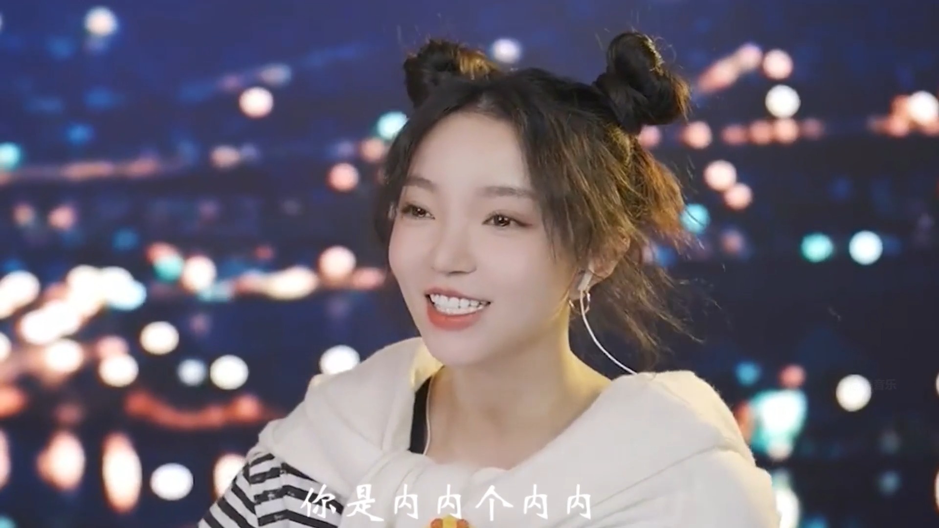 小潘潘生病告假后终于复出,翻唱大张伟歌曲居然有些可爱小潘潘