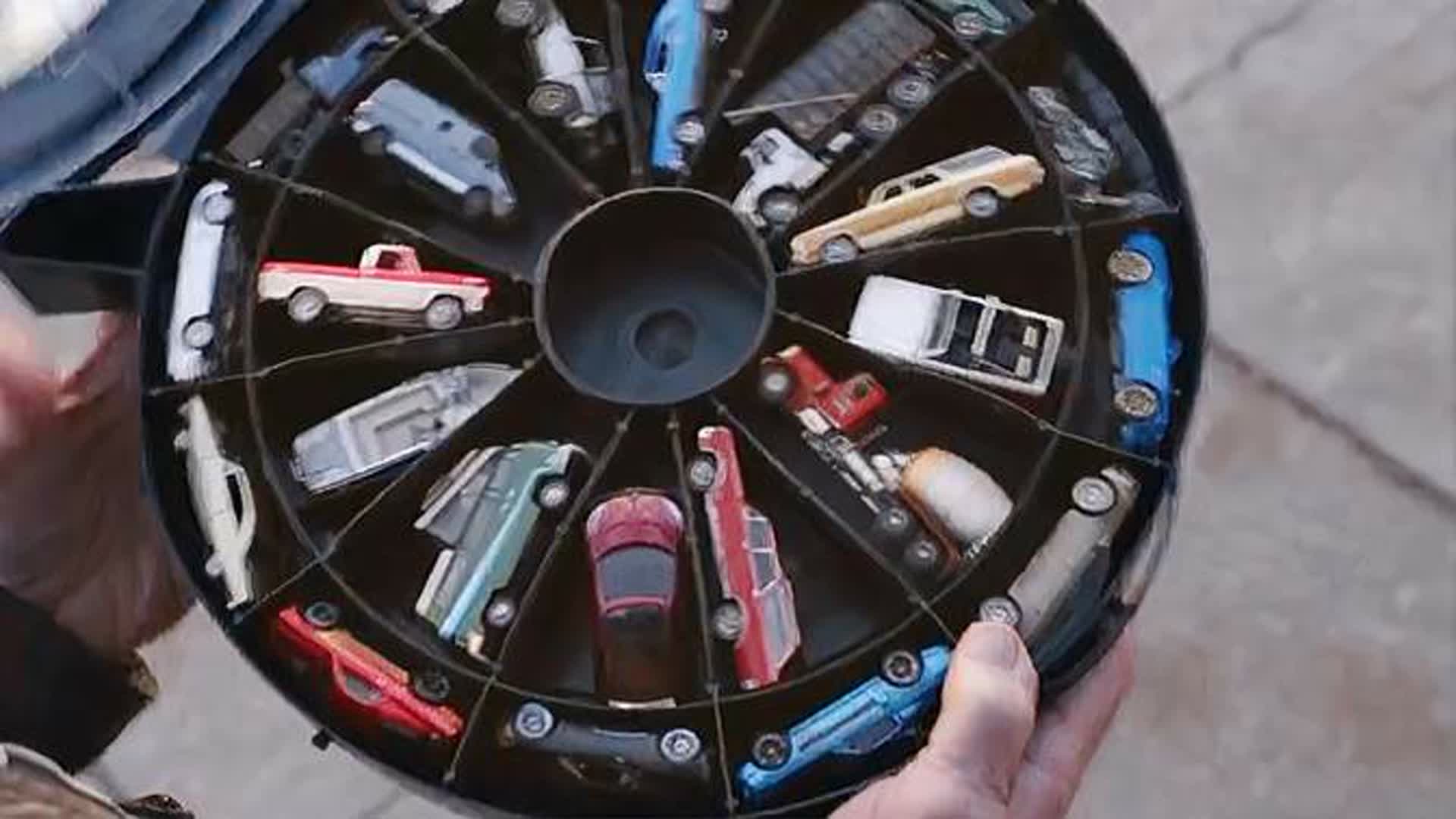 玩具盒里的小汽车，拿出来就能变成真实汽车，这是蚁人博士的发明