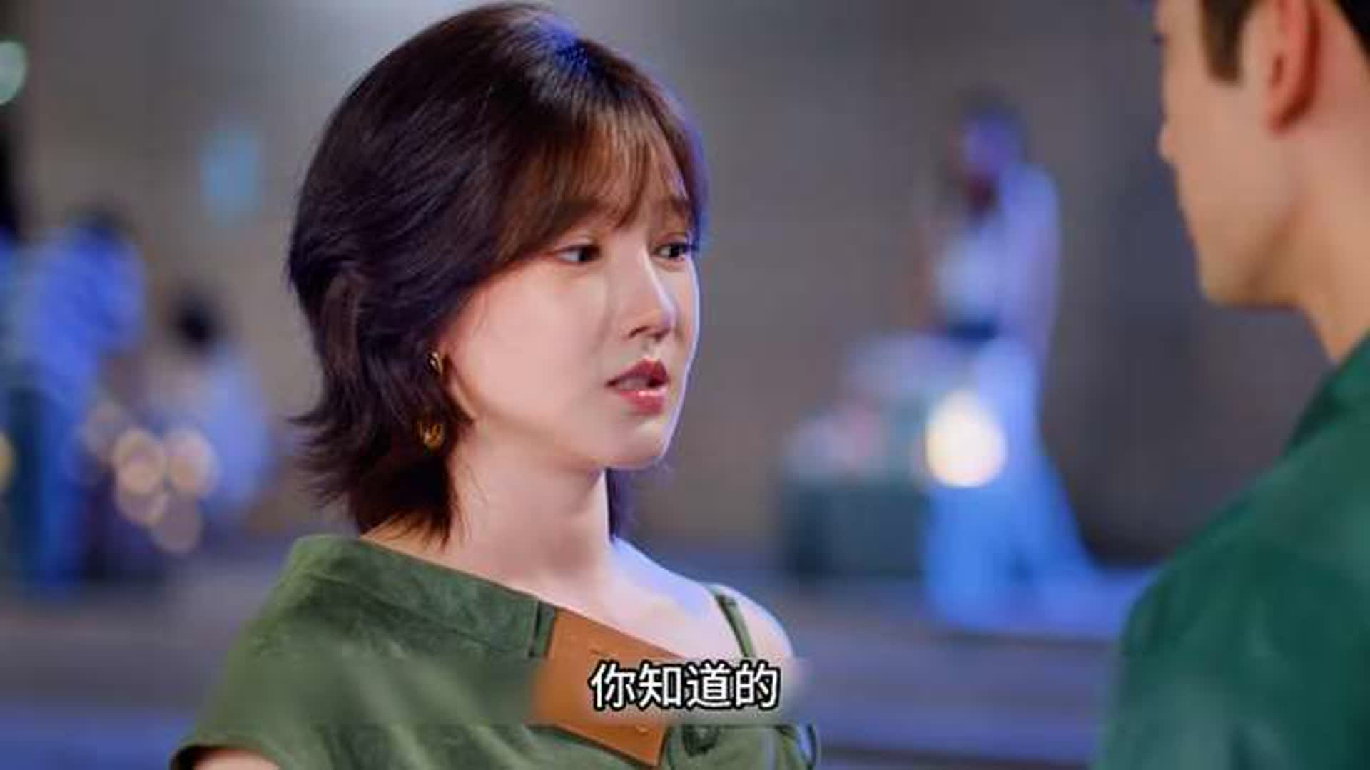 狙击蝴蝶：女孩帮小伙解围酒局，成功加到小伙微信