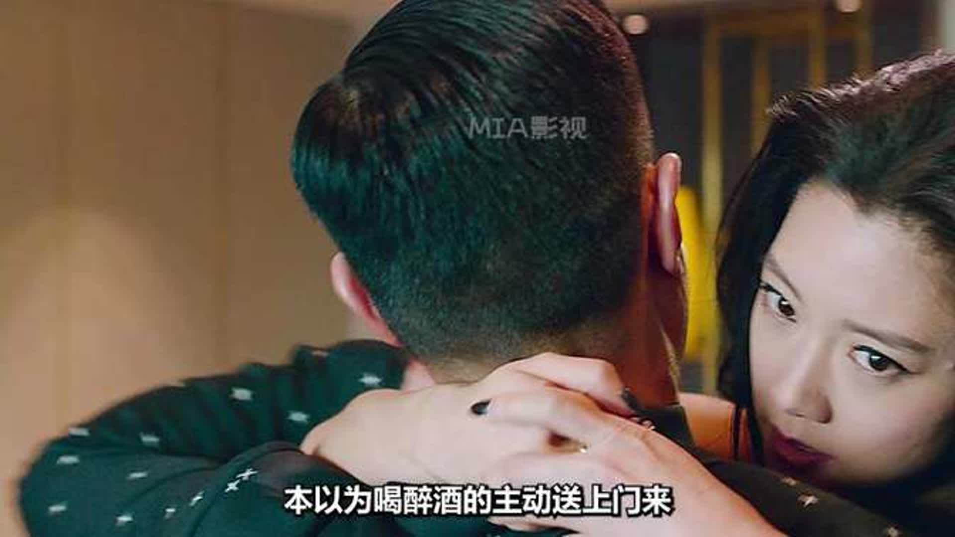 《使徒行者》刺客假装喝醉酒闯入房间执行任务