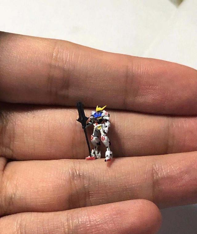 手指肚大小的mini巴巴托斯高达模型_高清图集_新浪网