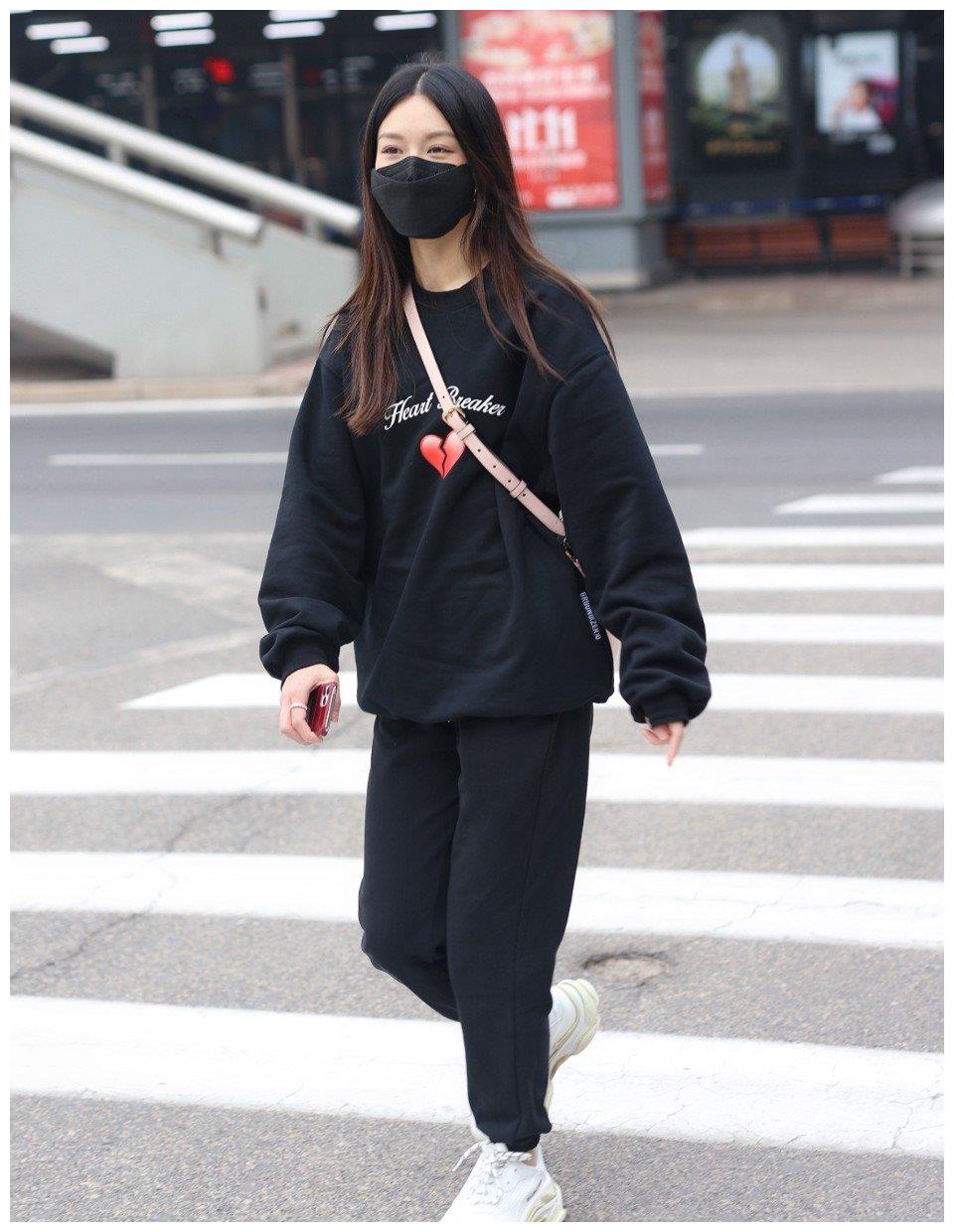 文咏珊是香港演员,这几年主要在内地发展,参演过不少剧,包括《九州牧