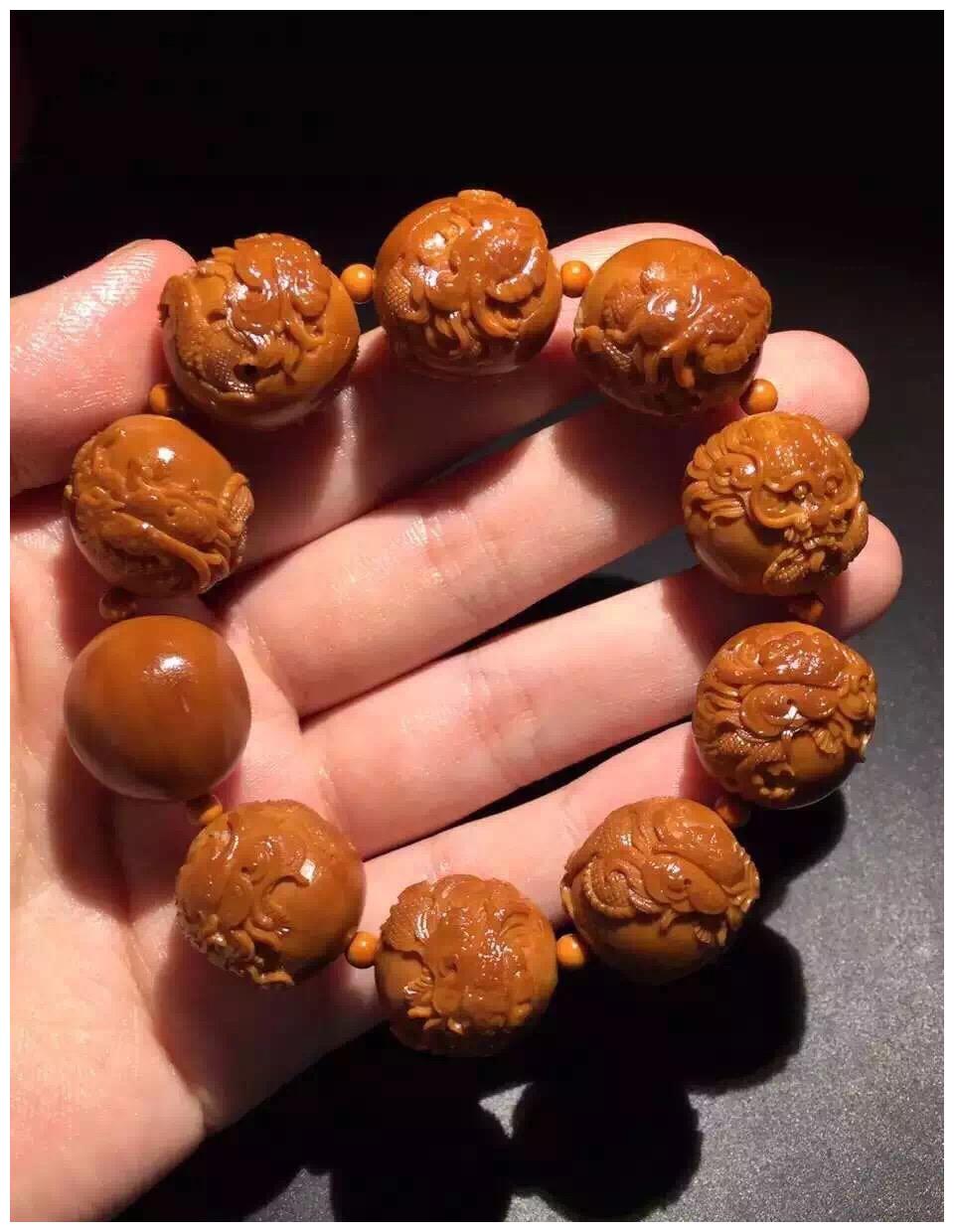 文玩圈,敢这样玩手串的,都是高手,文玩上油的4大好处