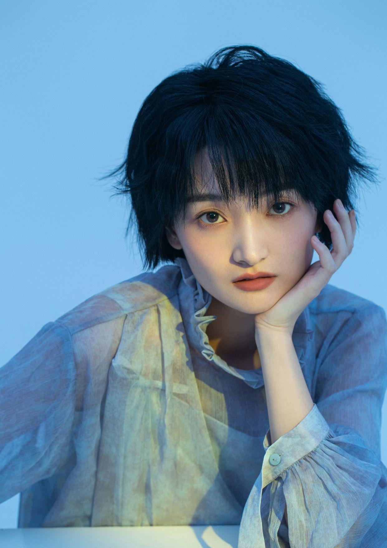 付小仙雾蓝色纱衣写真释出一头乌黑短发鬼马空灵