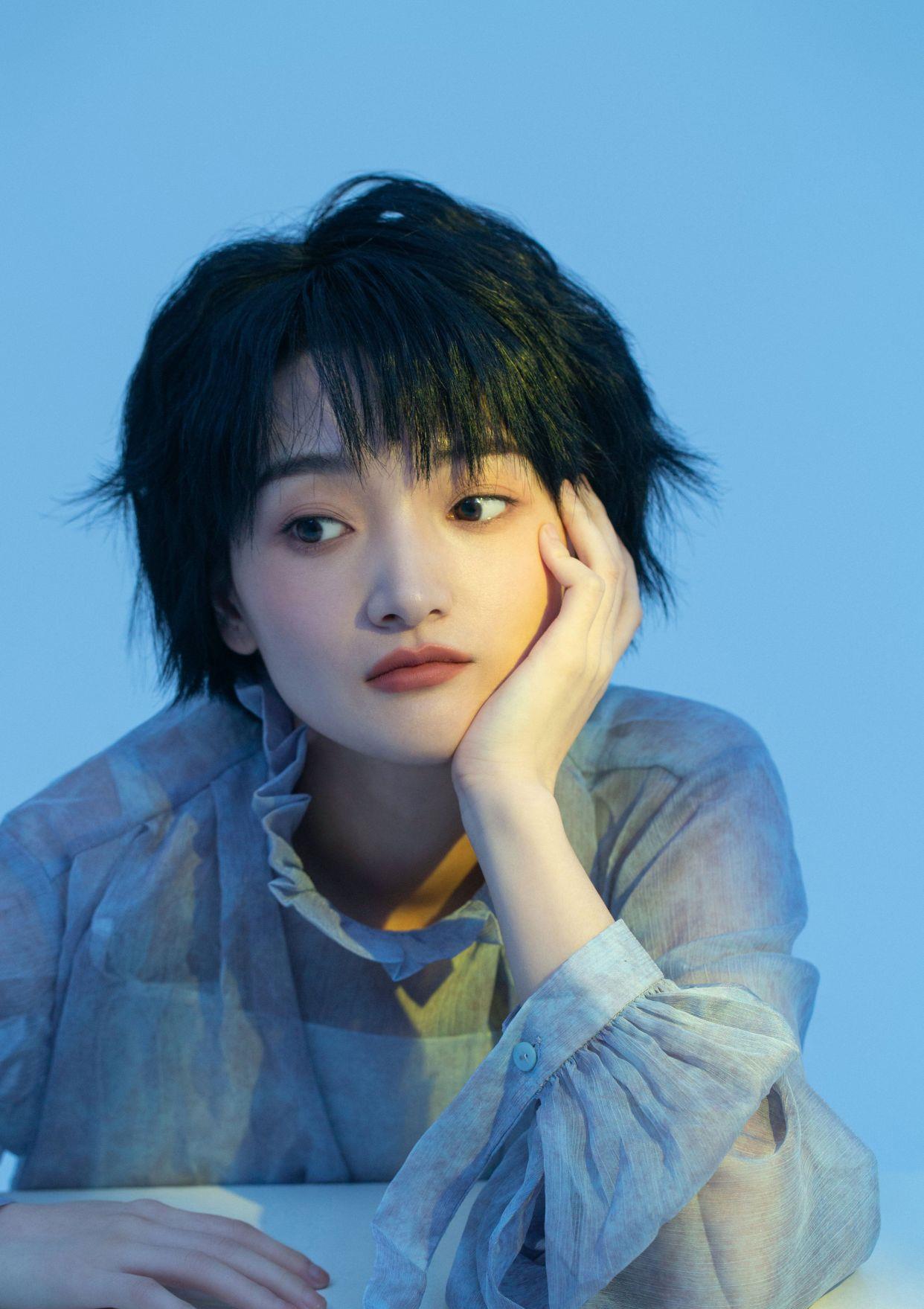 付小仙雾蓝色纱衣写真释出一头乌黑短发鬼马空灵