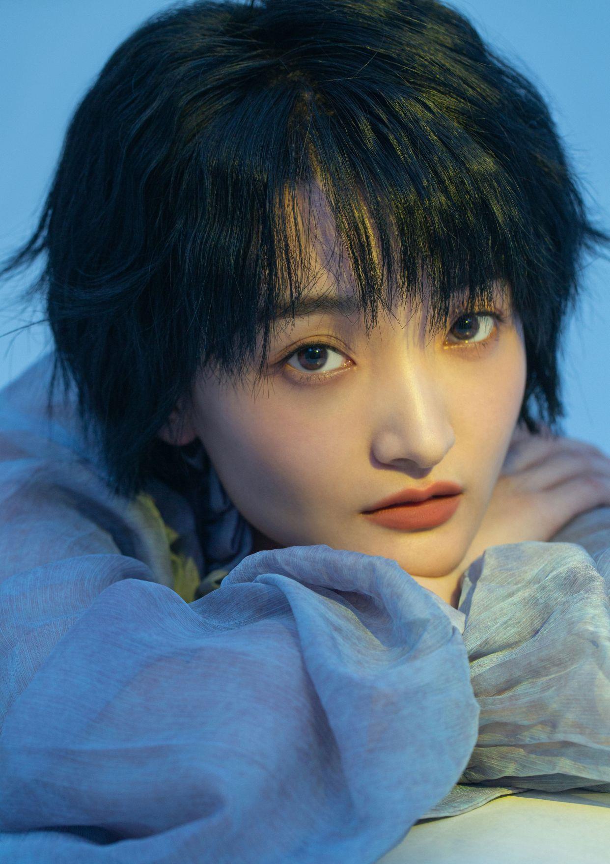 付小仙雾蓝色纱衣写真释出一头乌黑短发鬼马空灵