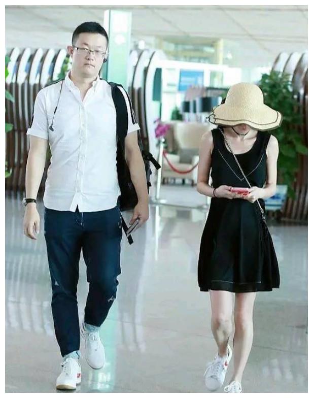 姚笛与现任老公恩爱出行,素颜露面不惧镜头,状态好得马伊琍羡慕|姚笛