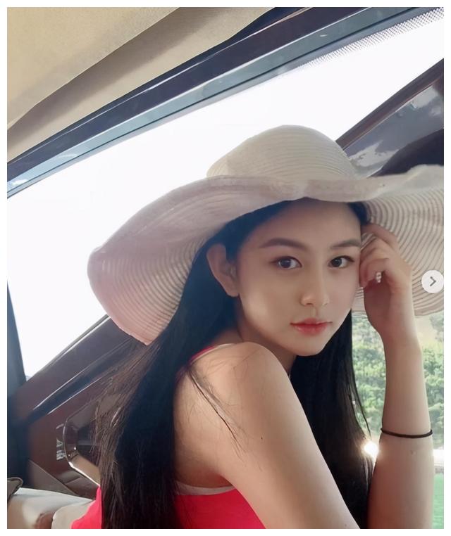 邱淑贞女儿沈月万圣节cos九尾妖狐,身材性感比妈妈还有料