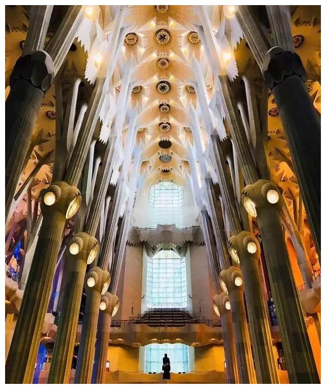 盖了136年终于要完工！结果被曝是“违章建筑”，罚款近3亿元休闲区蓝鸢梦想 - Www.slyday.coM