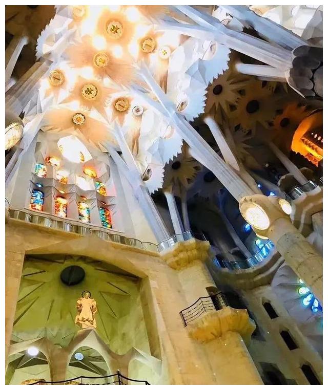 盖了136年终于要完工！结果被曝是“违章建筑”，罚款近3亿元休闲区蓝鸢梦想 - Www.slyday.coM