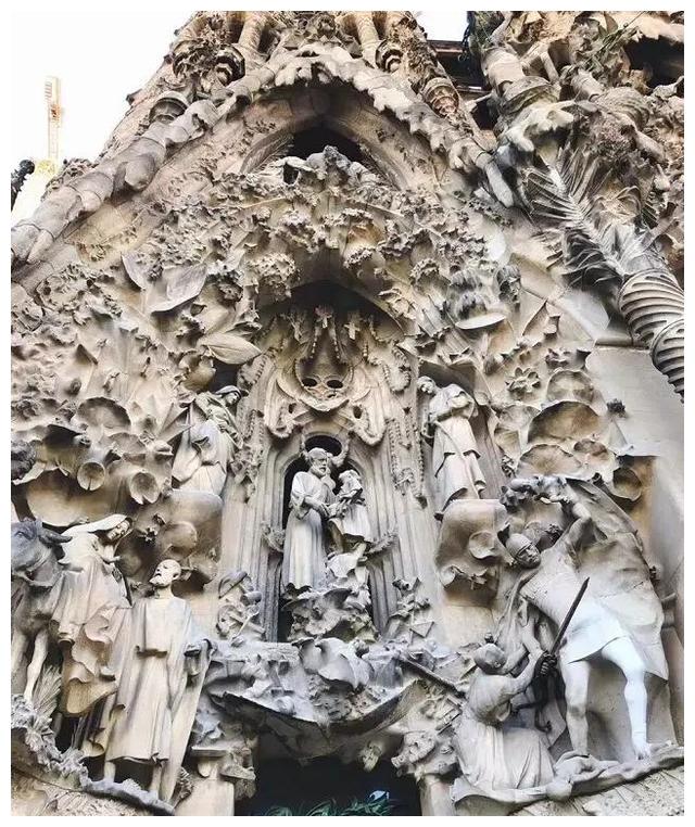 盖了136年终于要完工！结果被曝是“违章建筑”，罚款近3亿元休闲区蓝鸢梦想 - Www.slyday.coM