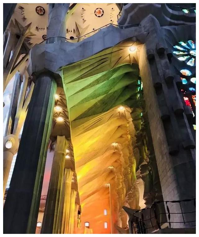 盖了136年终于要完工！结果被曝是“违章建筑”，罚款近3亿元休闲区蓝鸢梦想 - Www.slyday.coM