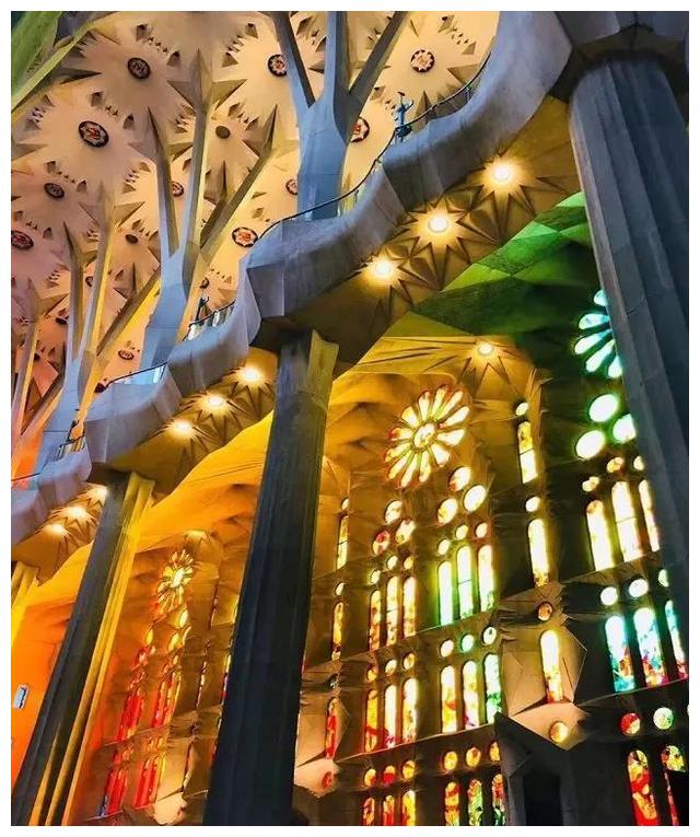 盖了136年终于要完工！结果被曝是“违章建筑”，罚款近3亿元休闲区蓝鸢梦想 - Www.slyday.coM