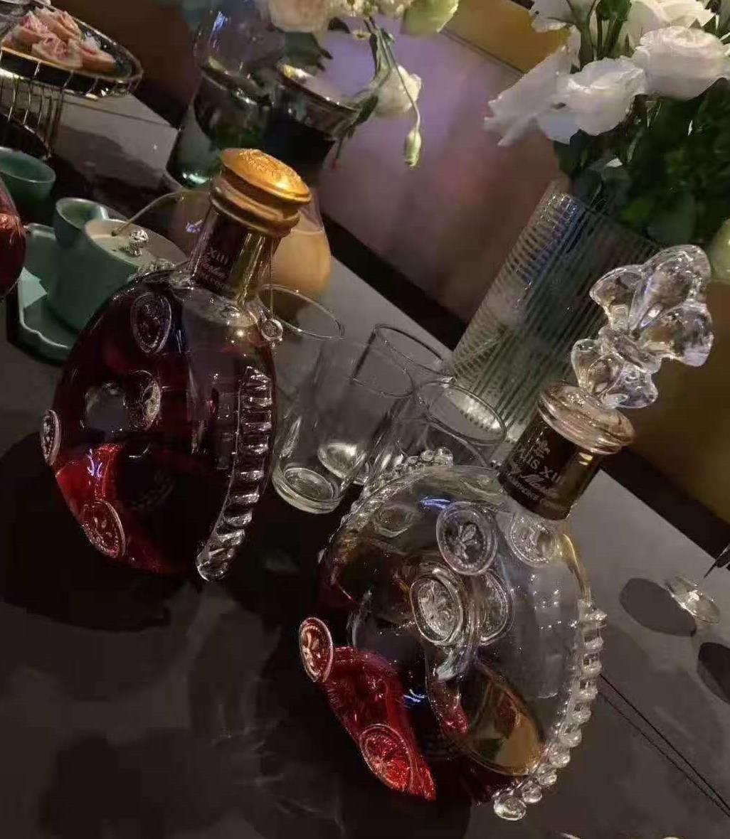 金枪鱼搭配洋酒别有一番滋味看着口水直流一般人还真吃不起