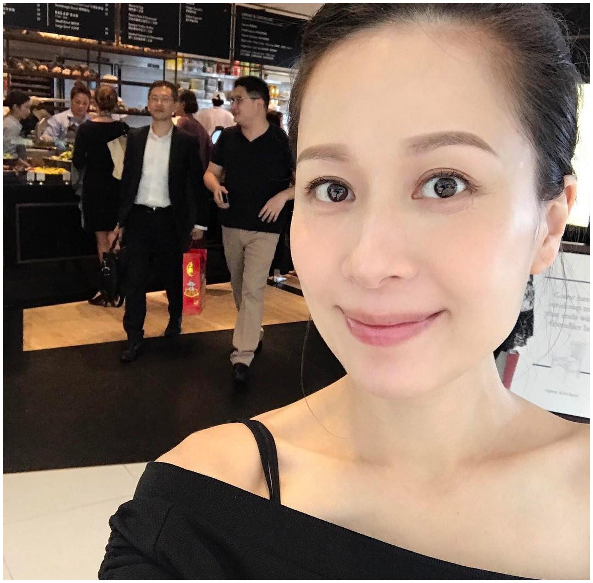 刘恺威旧爱邝文珣淡出娱圈18年已成3子之母外貌竟仍如少女