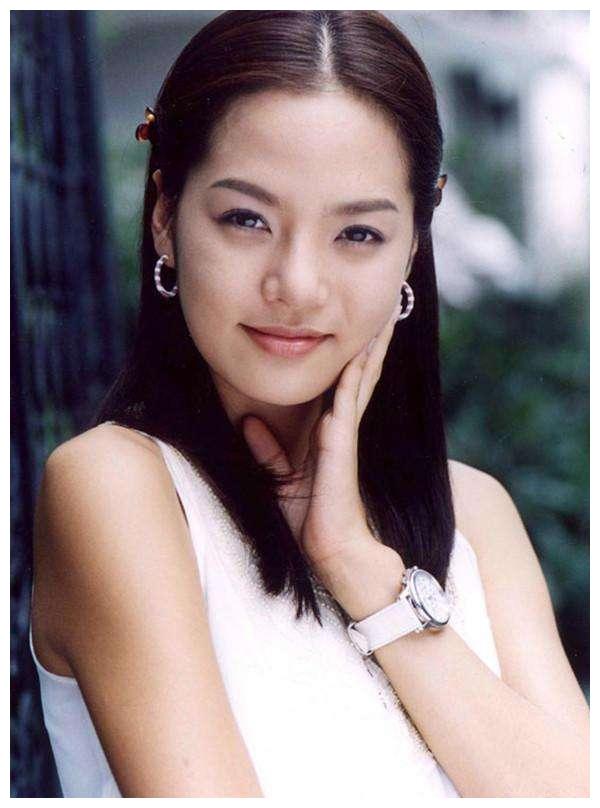 她27岁离婚后嫁中国老公,如今被公婆宠上天,40岁依旧少女模样|蔡琳