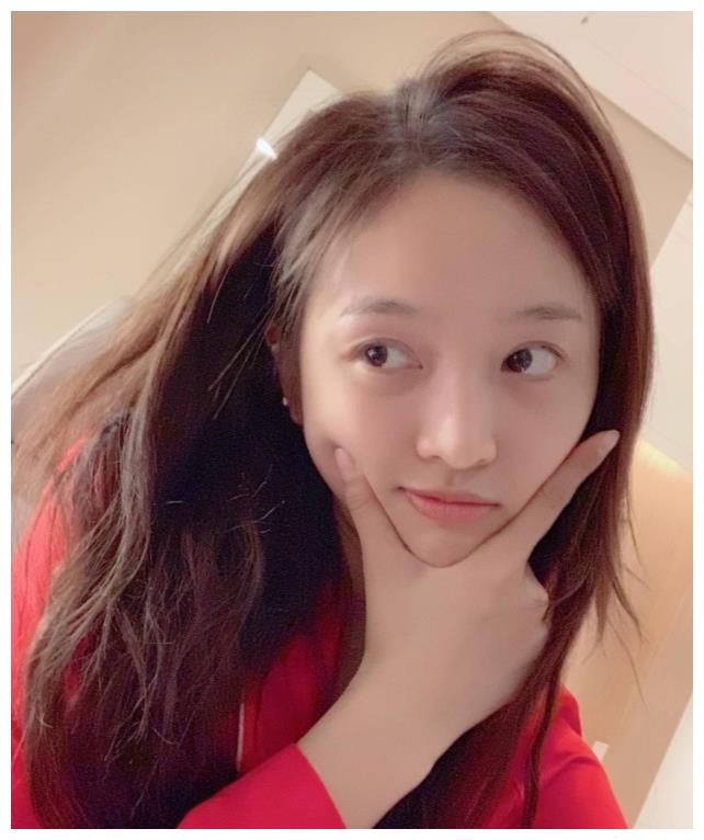 吴宣仪回应不化妆被网友吐槽丑,称我就是不想化妆。休闲区蓝鸢梦想 - Www.slyday.coM 吴宣仪回应不化妆被网友吐槽丑,称我就是不想化妆。休闲区蓝鸢梦想 - Www.slyday.coM