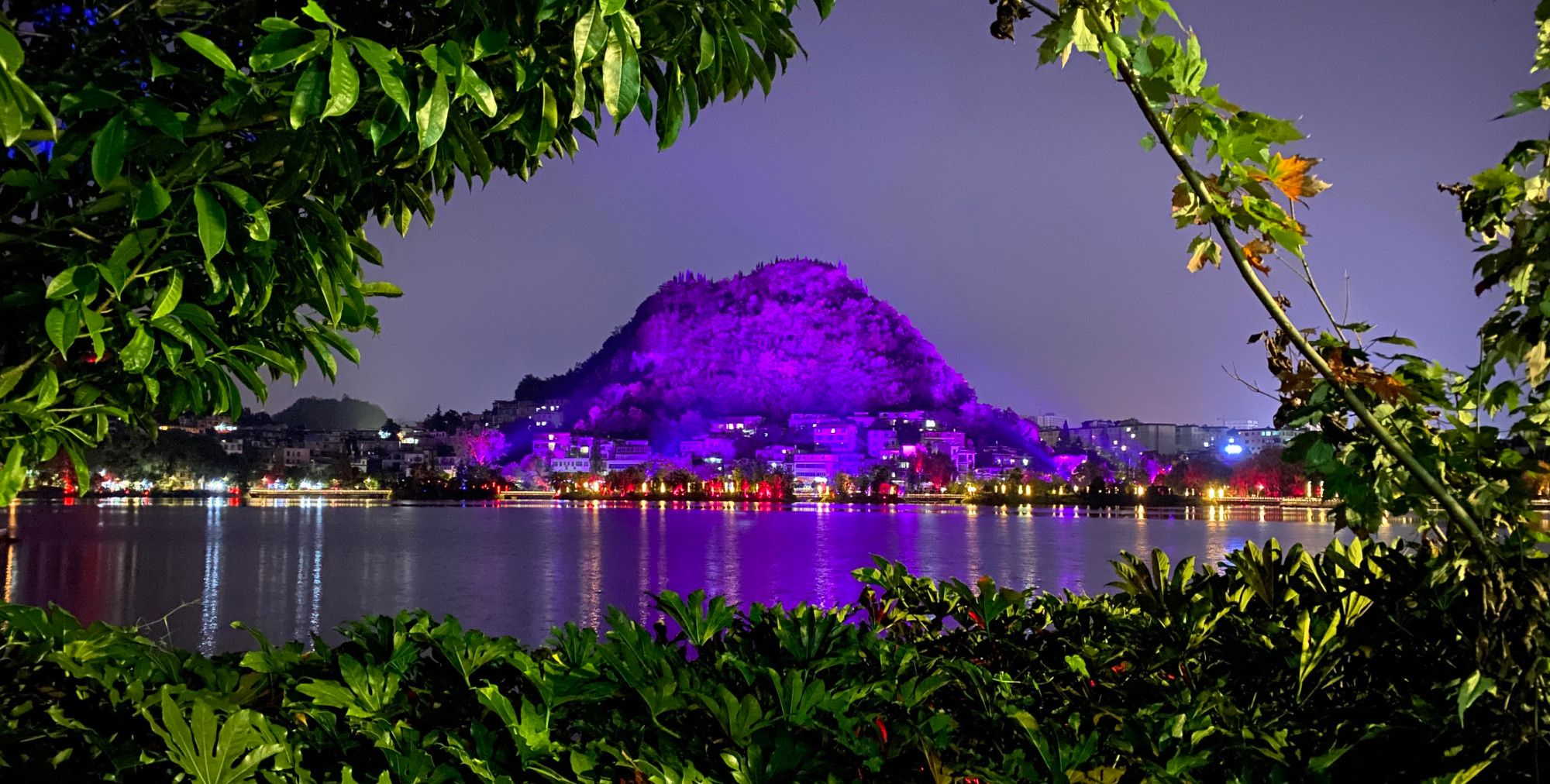 自驾处处有惊喜,安顺虹山市民公园,夜景太美了