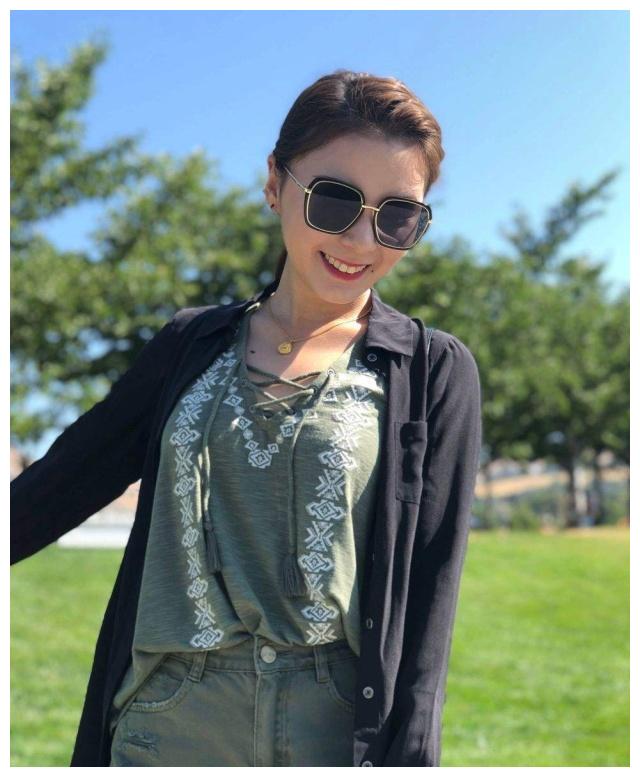 退役后的何可欣开始发生了巨变,她变得和运动员时期与众不同,身材开始