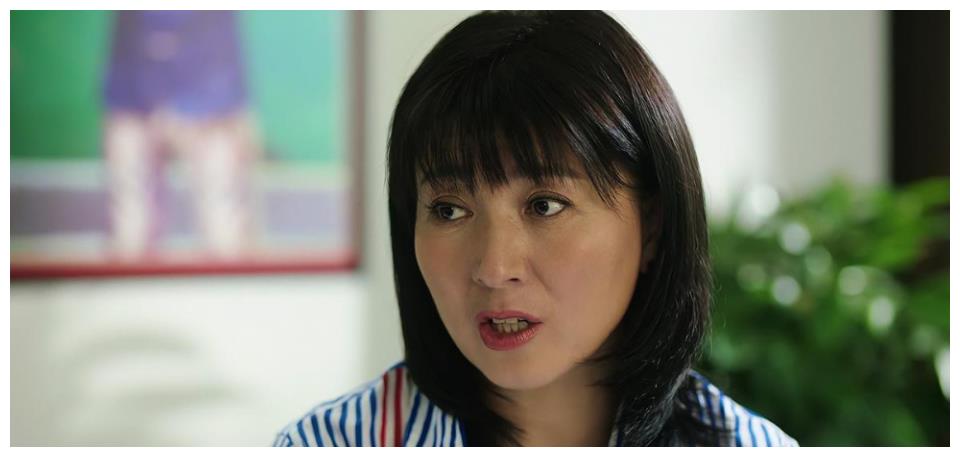 接着又当大家的面儿否决了山杏主张成立的演员工会